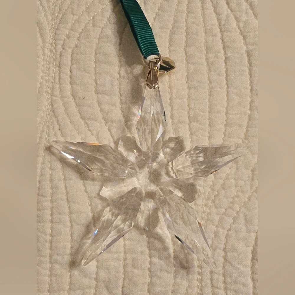 NIB Swarovski 2025 Annual Holiday Star Shaped Ornament